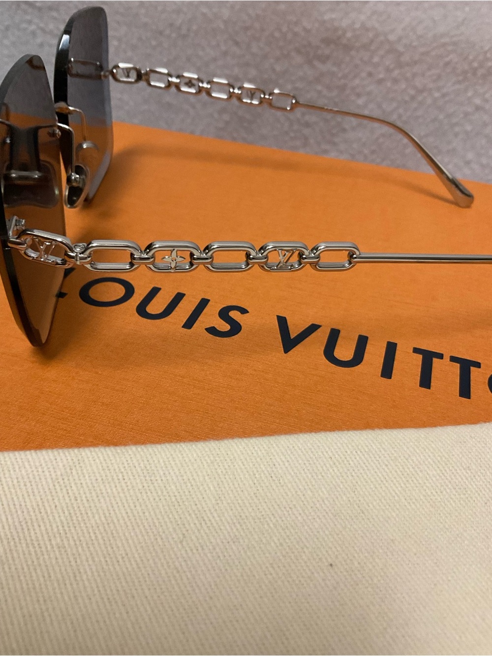 LV Jewel Square Sunglasses - Picture 8 of 16